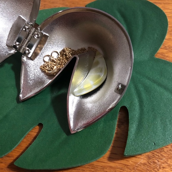 Silver fortune cookie jewelry or keepsake box New - Picture 3 of 6